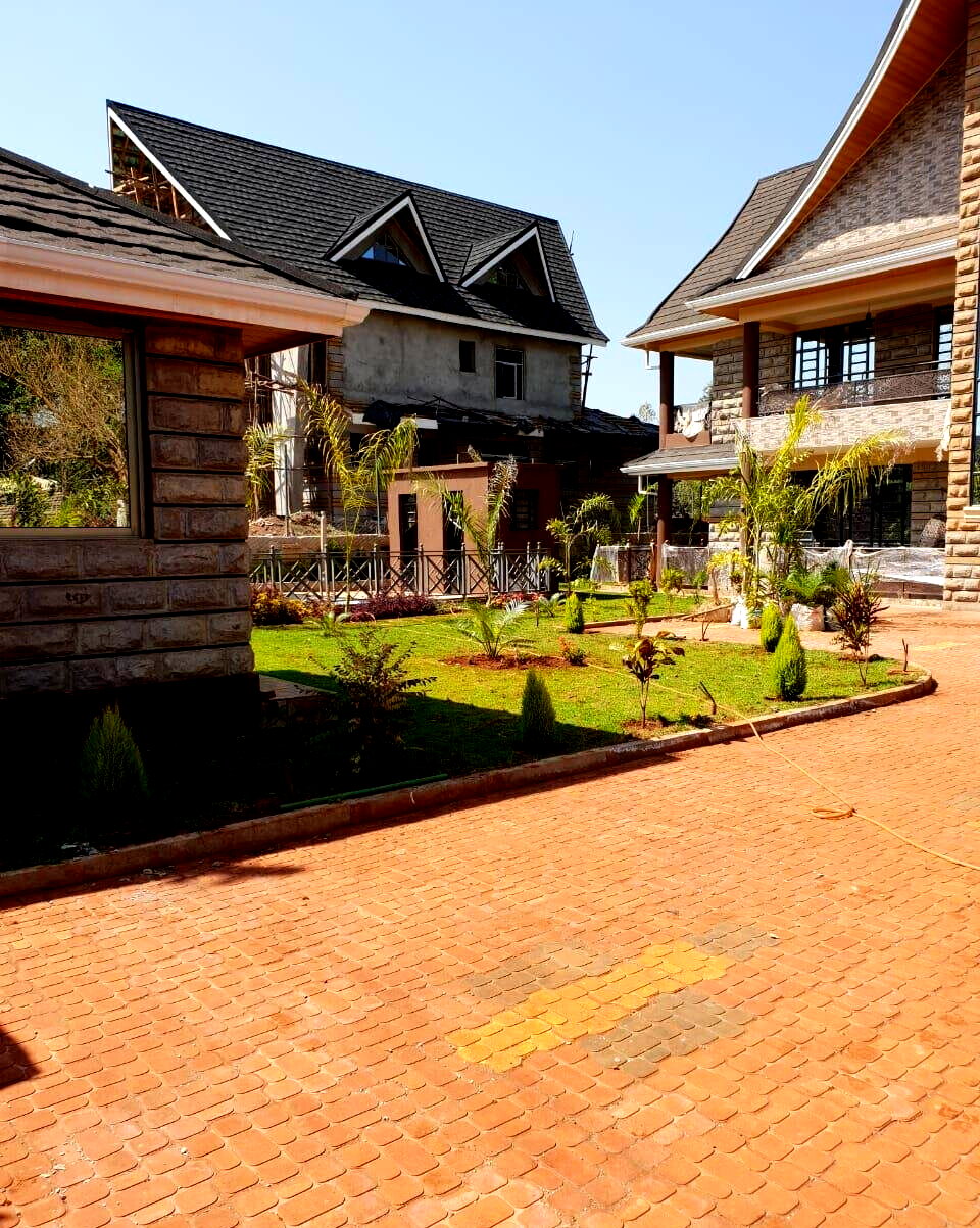 5BR All-Ensuite Townhouse with Solar Backup & Gym - Ruiru
