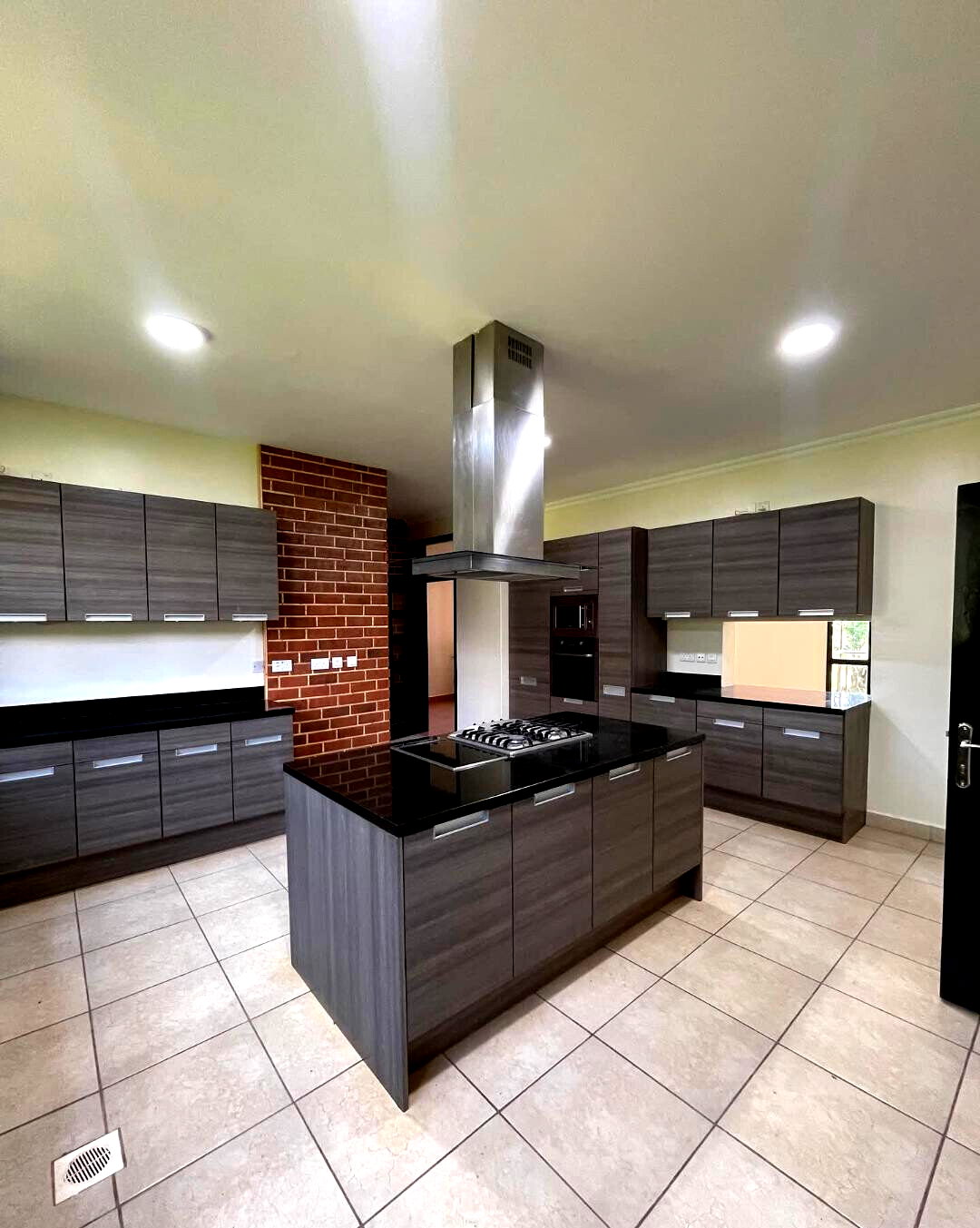 5-Ensuite Villa with Man-Made Dam & Clubhouse – Karen