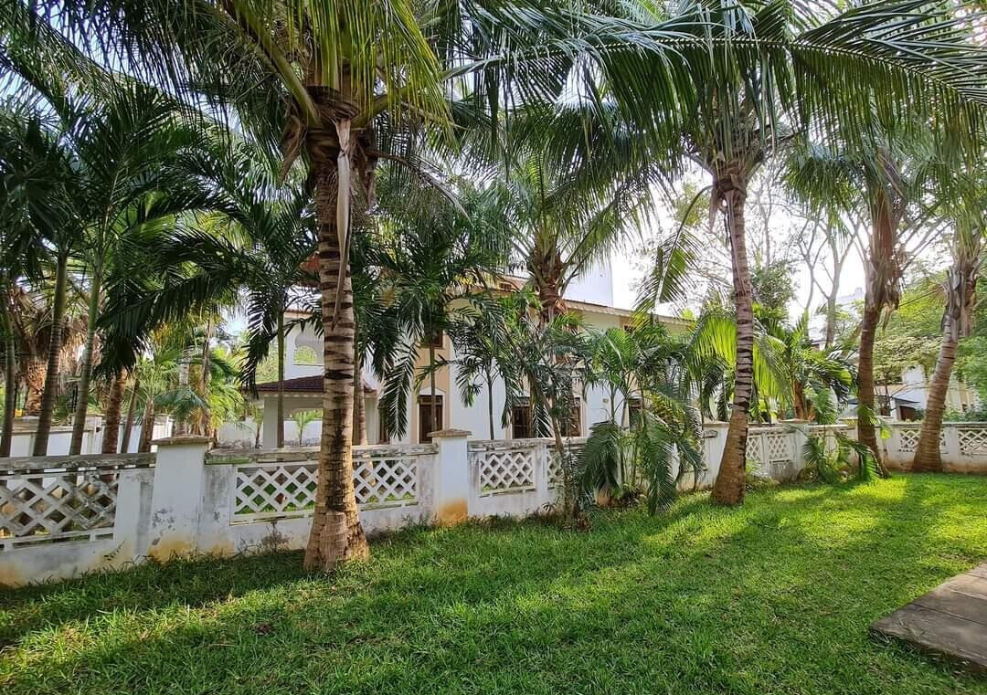 4BR Townhouse with Rooftop Terrace & DSQ - Nyali