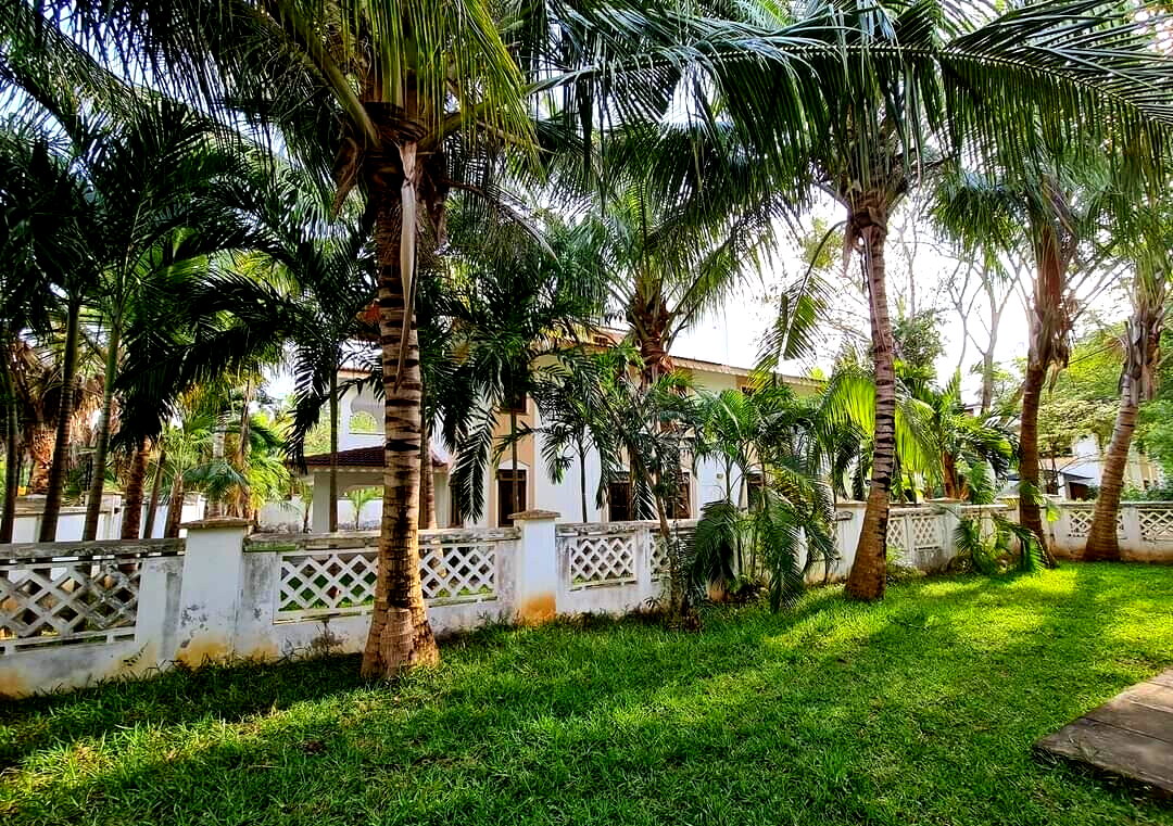 4BR Townhouse with Rooftop Terrace & DSQ - Nyali