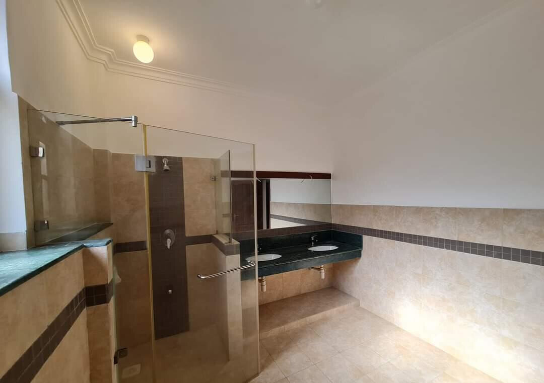 4BR Townhouse with Rooftop Terrace & DSQ - Nyali