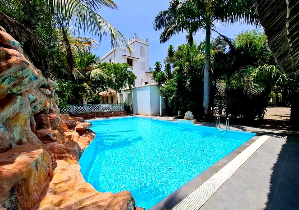 4BR Townhouse with Rooftop Terrace & DSQ - Nyali