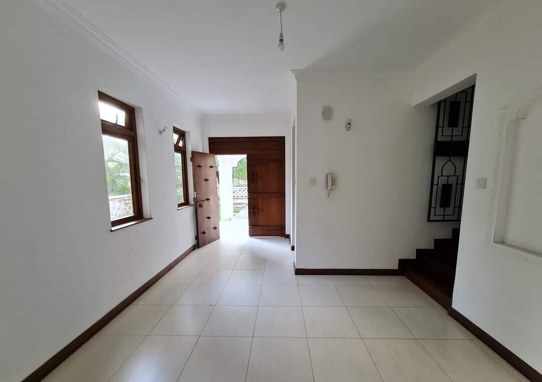4BR Townhouse with Rooftop Terrace & DSQ - Nyali
