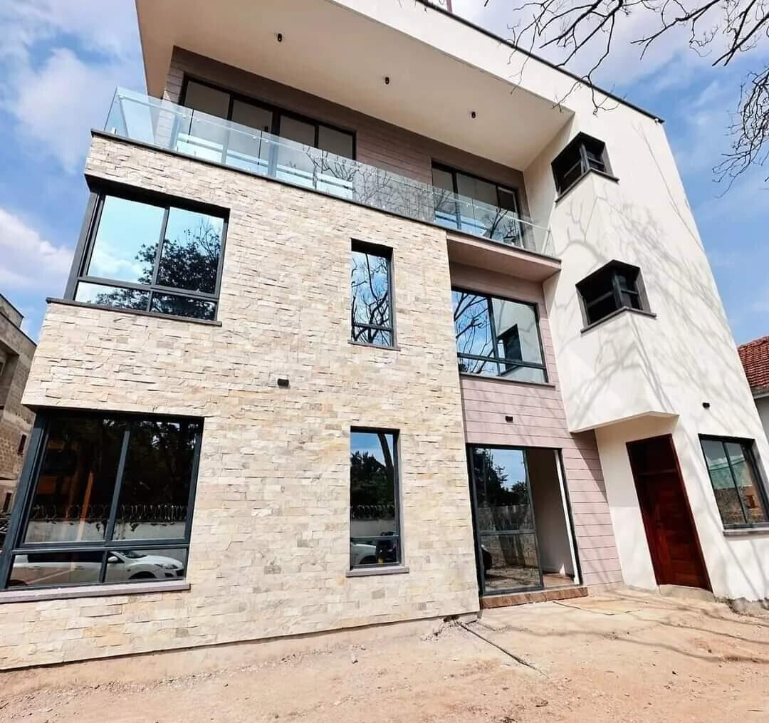 New 4-Ensuite Townhouse with DSQ & Solar - Lavington