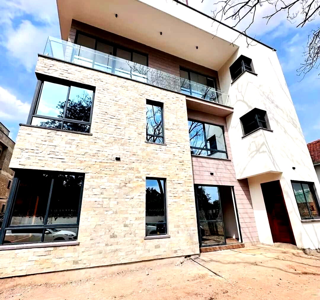 New 4-Ensuite Townhouse with DSQ & Solar - Lavington