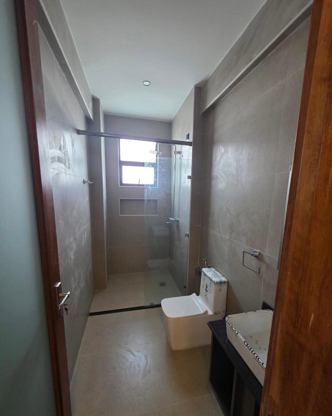 2BR En-Suite Sea View Apartment with Lift - Shanzu, Mombasa