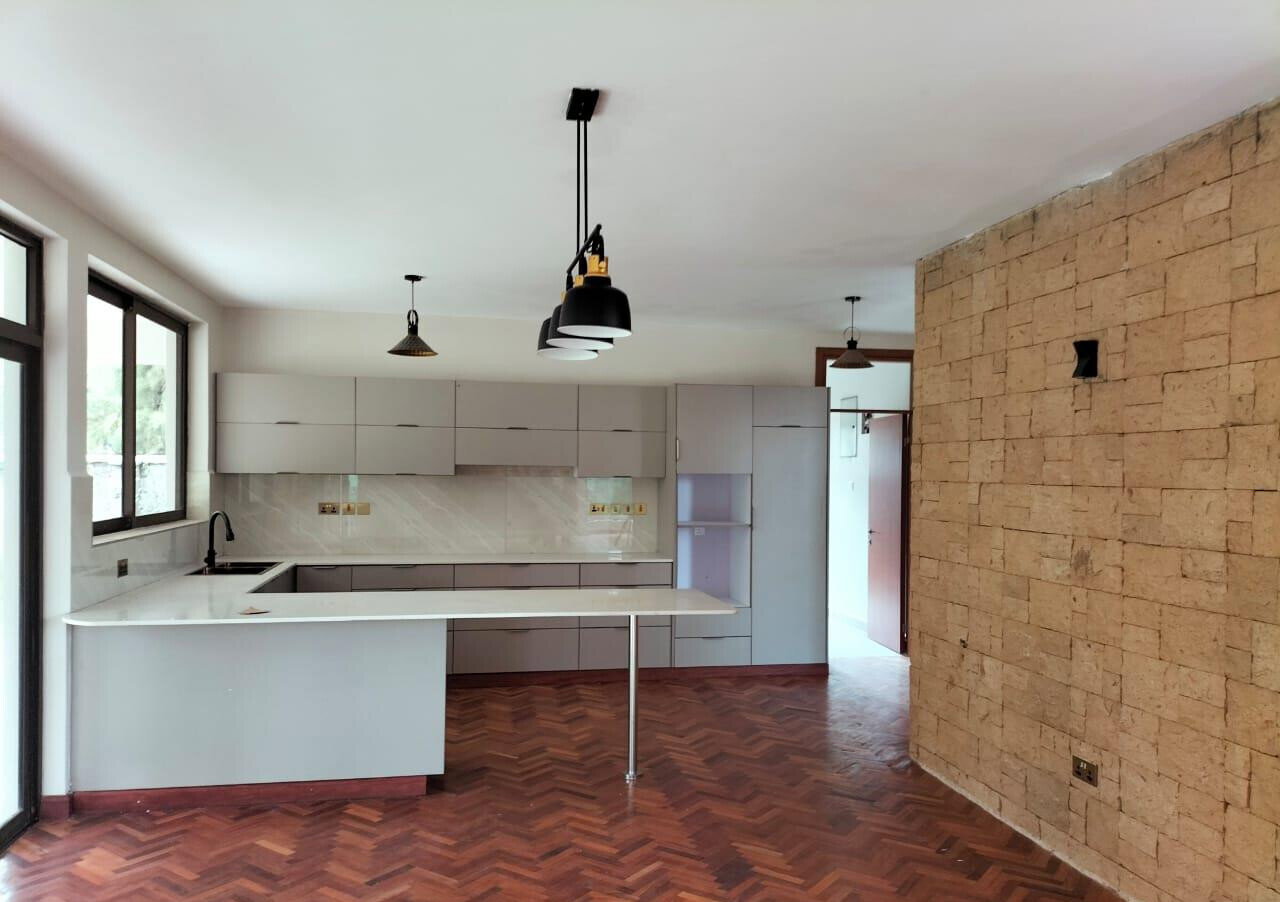 Private Garden Townhouse with 5 Ensuites – Karen
