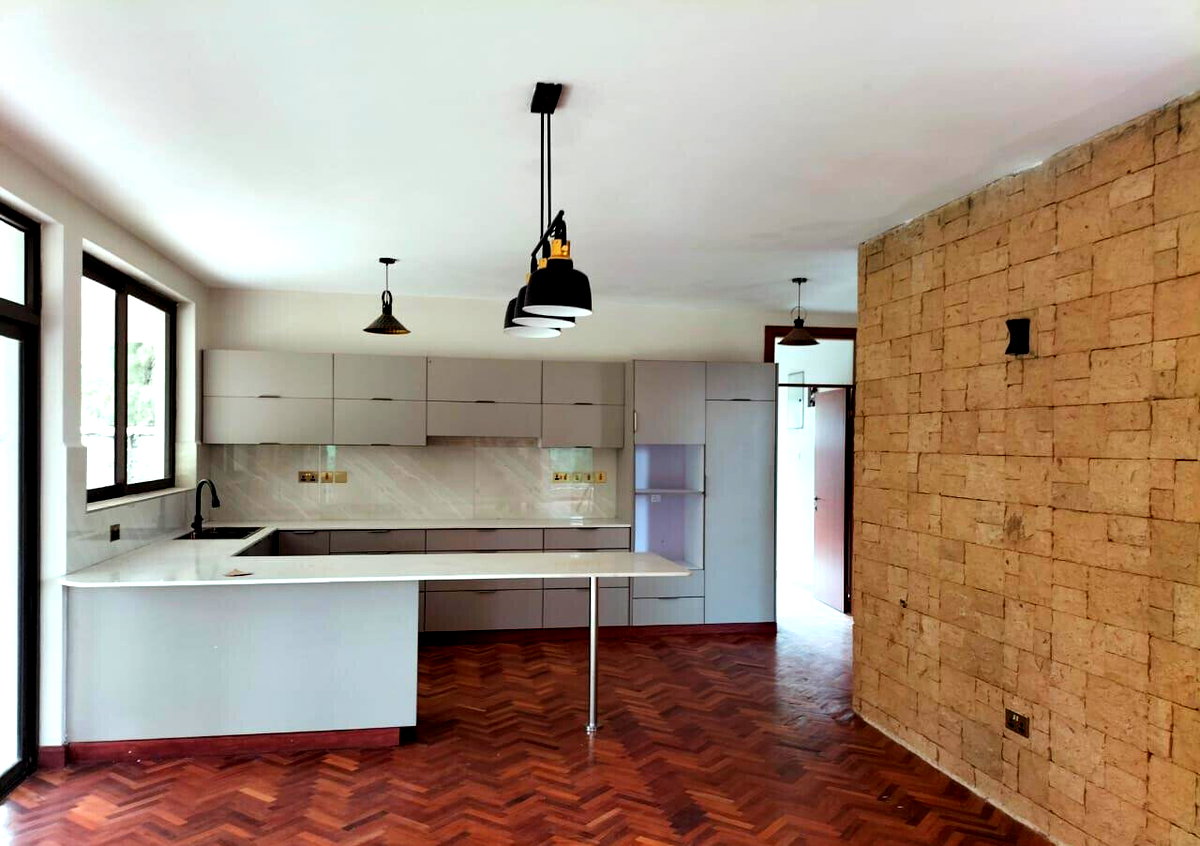 Private Garden Townhouse with 5 Ensuites – Karen