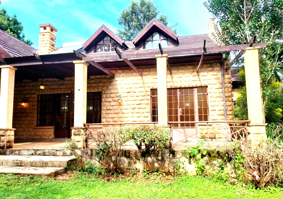 Private Garden Townhouse with 5 Ensuites – Karen