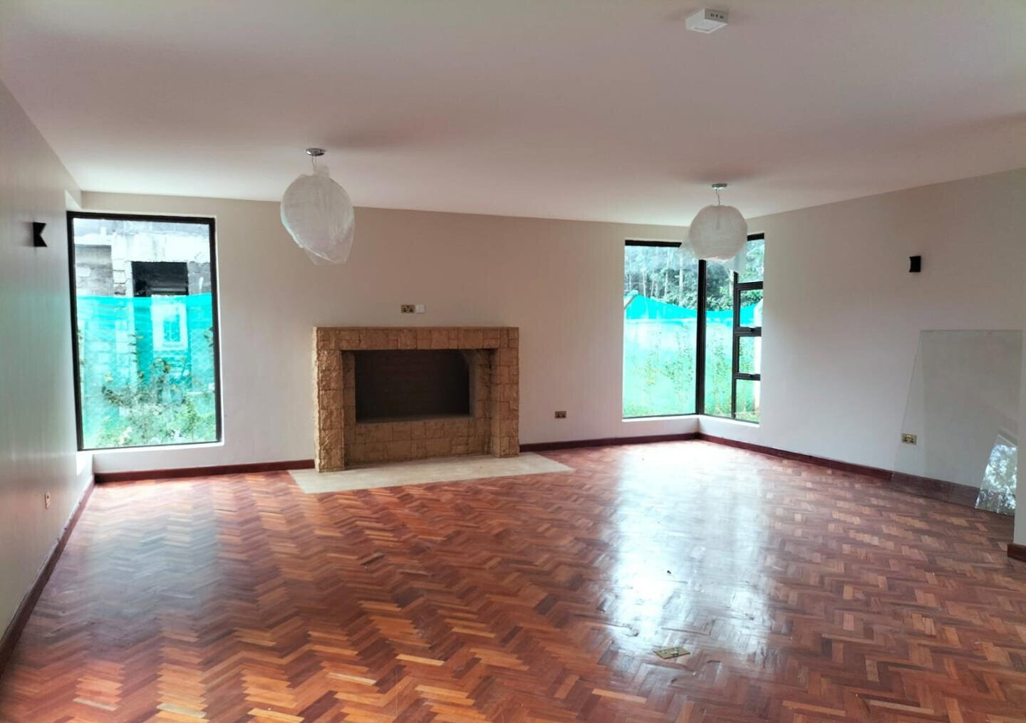 Private Garden Townhouse with 5 Ensuites – Karen