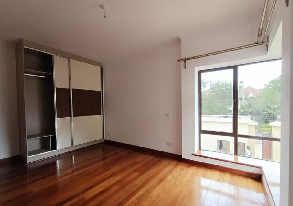 5BR Solar-Powered Townhouse with Backup Generator - Kileleshwa