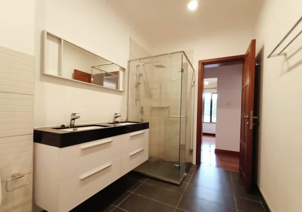 5BR Solar-Powered Townhouse with Backup Generator - Kileleshwa