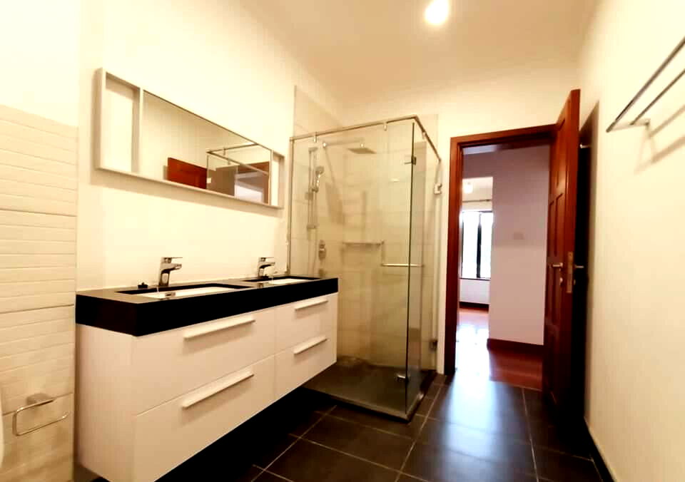 5BR Solar-Powered Townhouse with Backup Generator - Kileleshwa