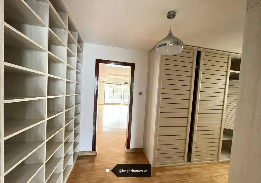 5-Ensuite Townhome with Fireplace & DSQ - Lavington Gated