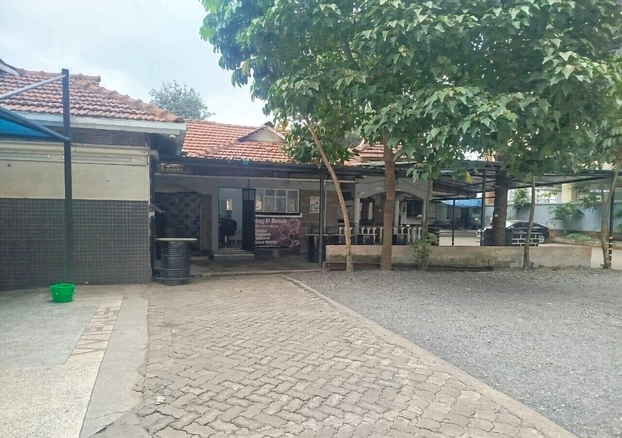 Half Acre Garden Plot with Parking - Langata