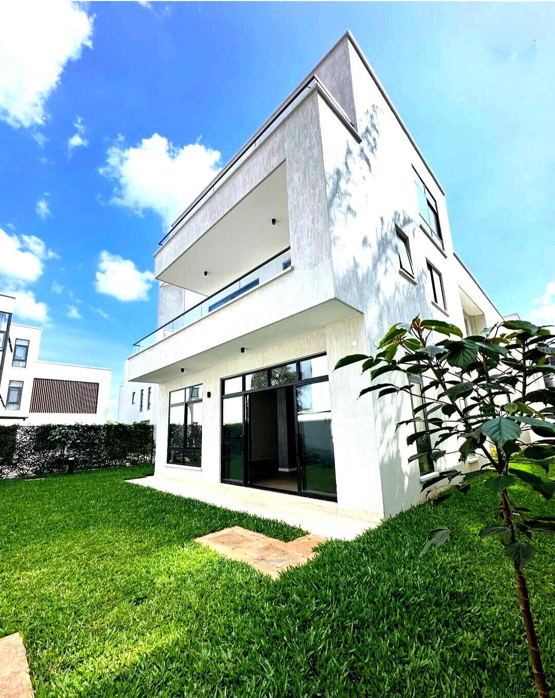 5-Ensuite Villa with Two Kitchens & Smart CCTV - Lavington