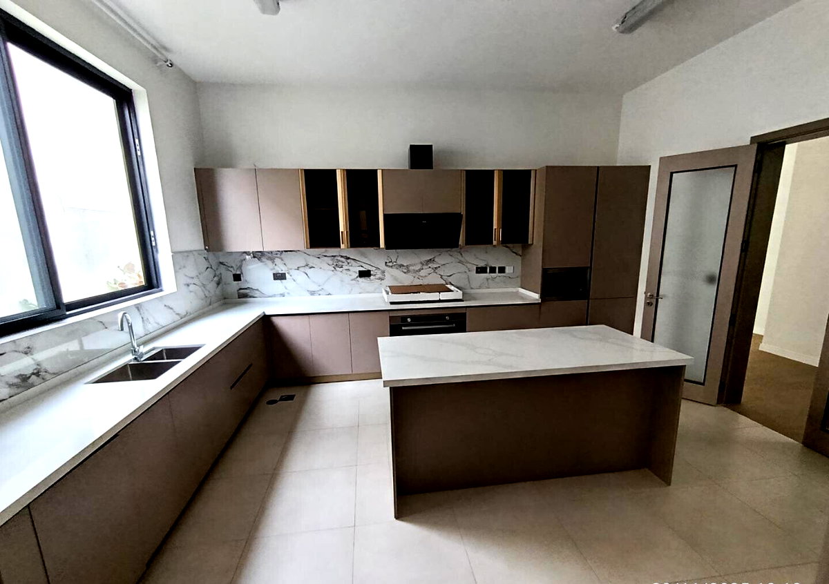 5-Ensuite Villa with Two Kitchens & Smart CCTV - Lavington