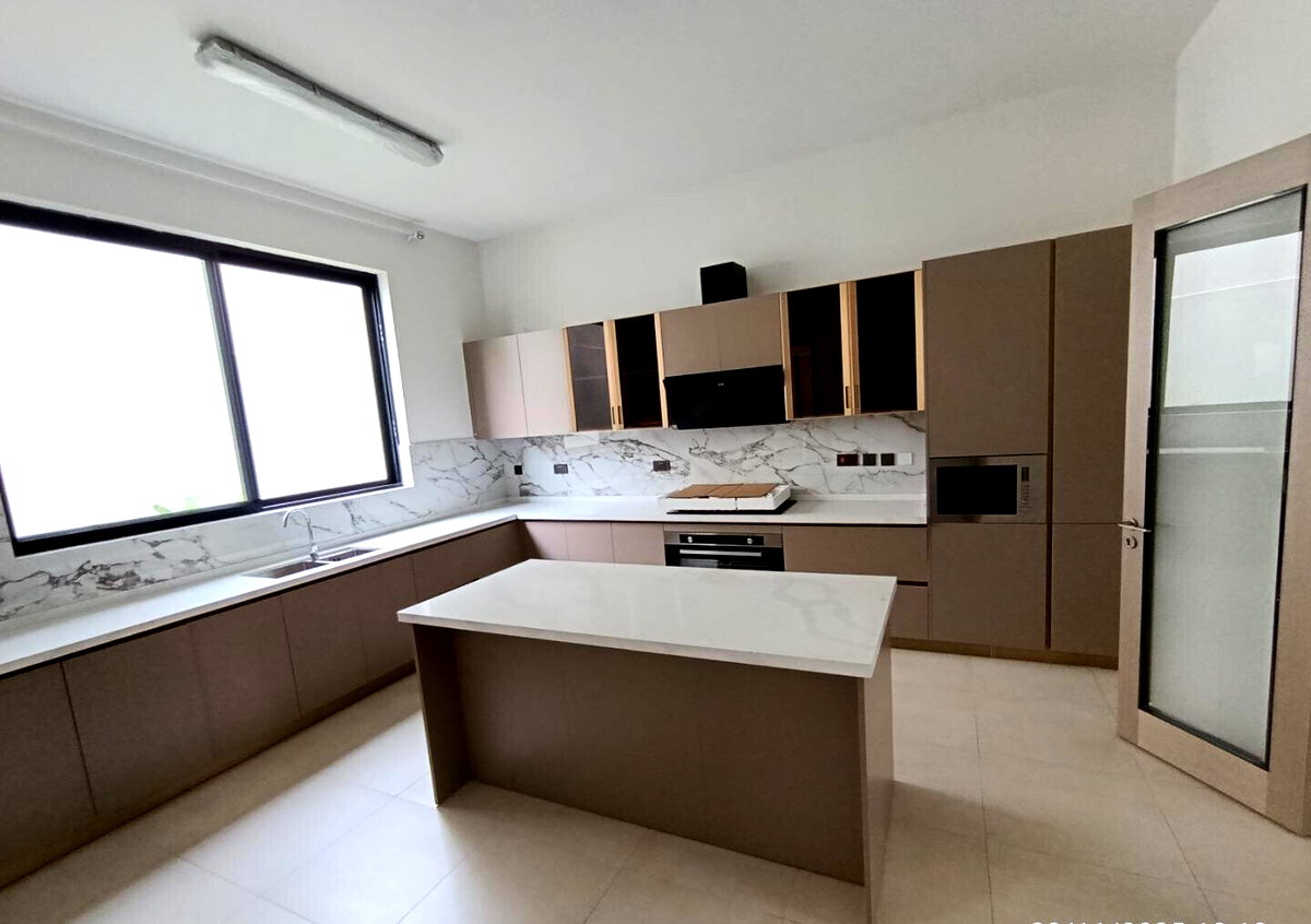 5-Ensuite Villa with Two Kitchens & Smart CCTV - Lavington