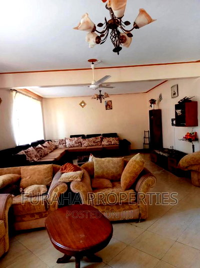 5bdrm Mansion in Bamburi Utange for sale - Image 2