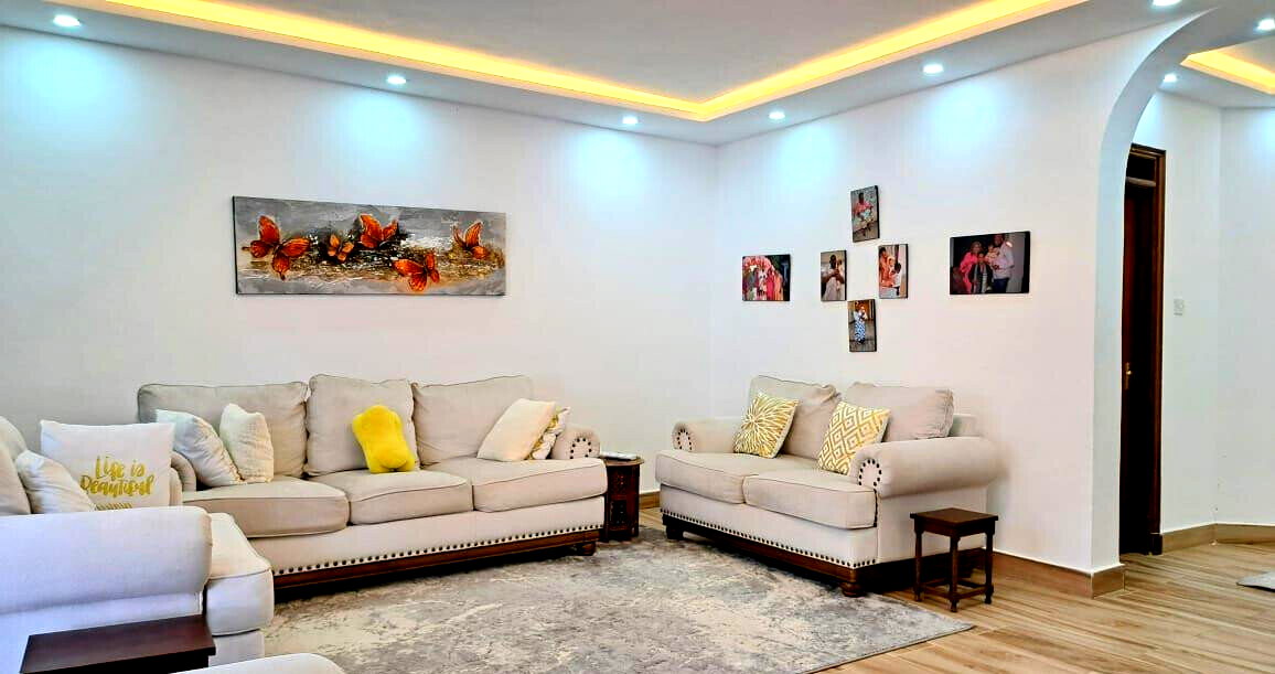Remodeled 5BR Townhouse with Private Backyard - Lavington