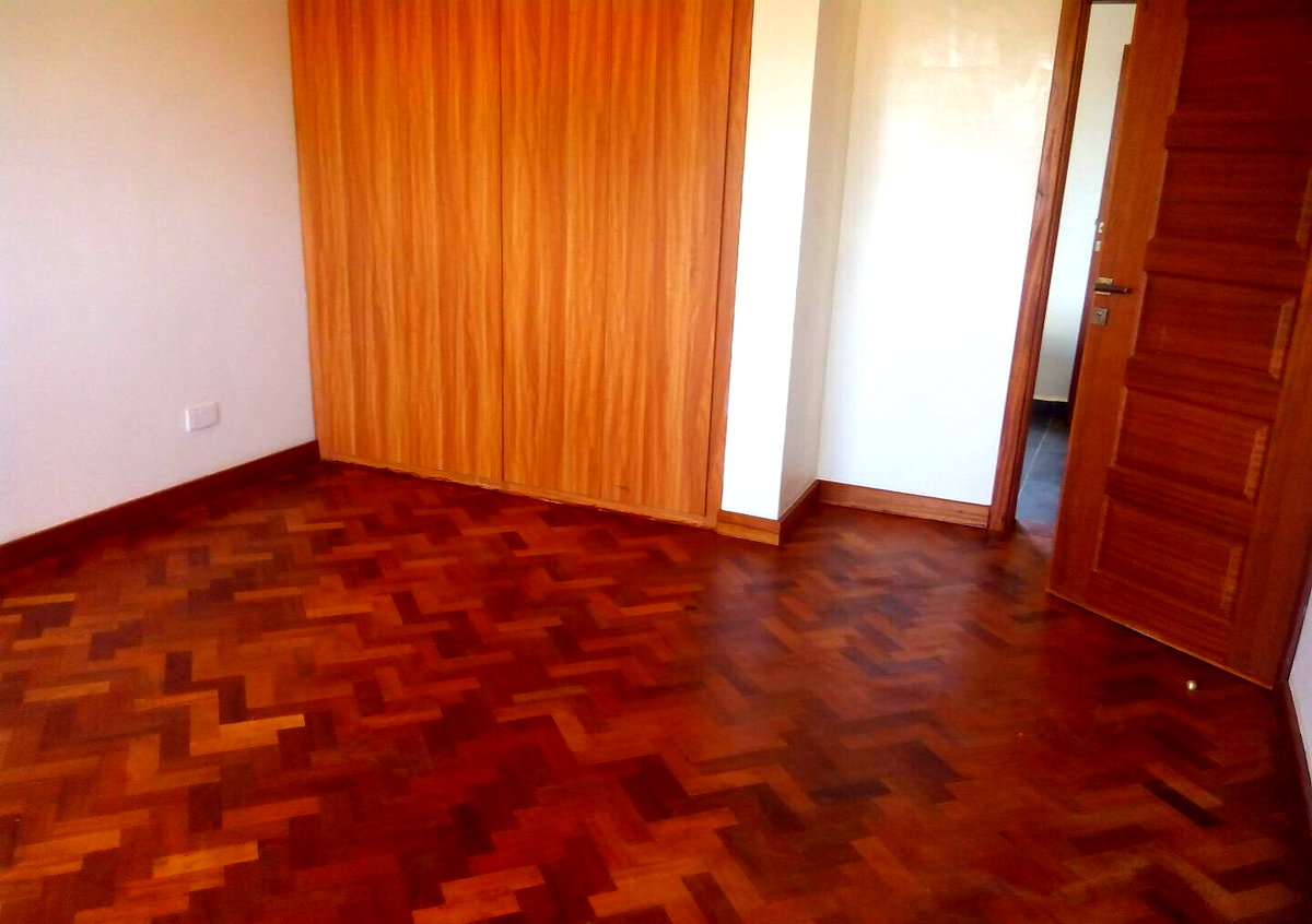 Brand-New 5BR Townhouse with Fireplace & Private Garden - Lavington