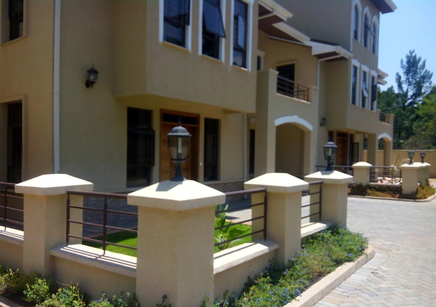 Brand-New 5BR Townhouse with Fireplace & Private Garden - Lavington