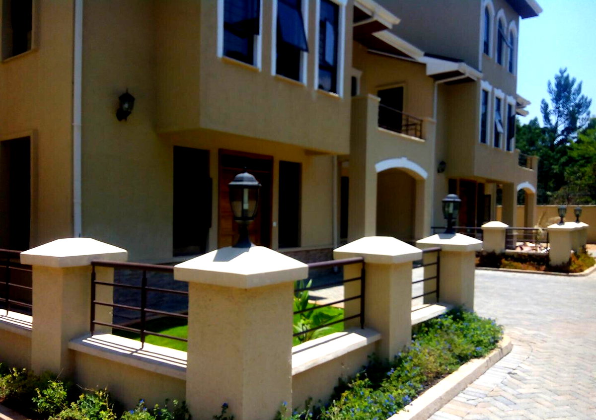 Brand-New 5BR Townhouse with Fireplace & Private Garden - Lavington