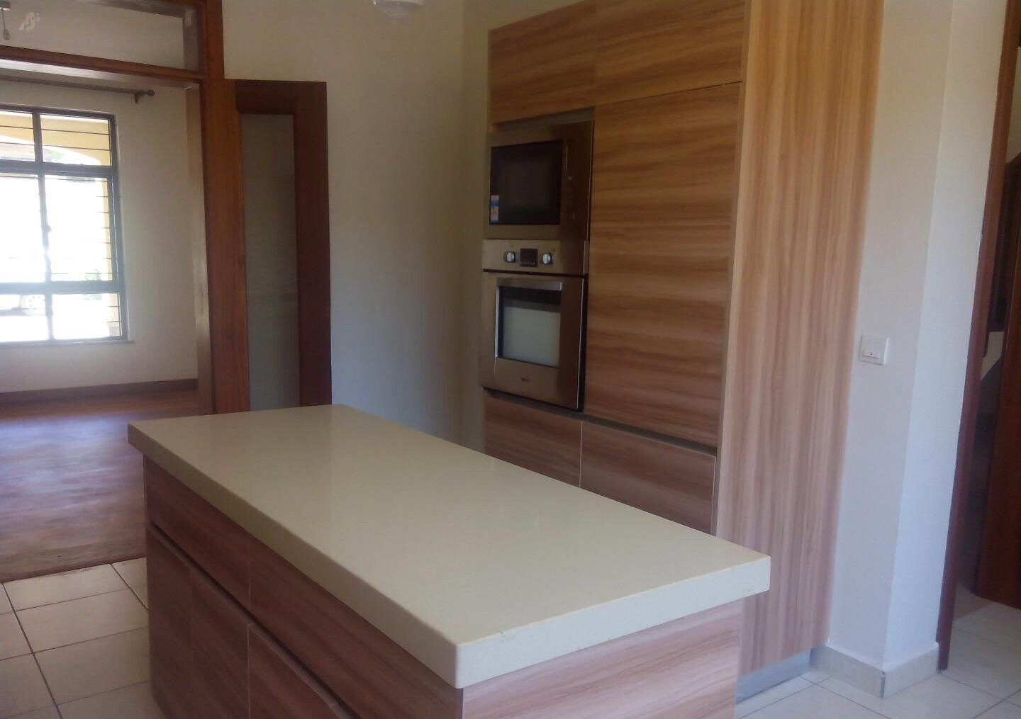 Brand-New 5BR Townhouse with Fireplace & Private Garden - Lavington