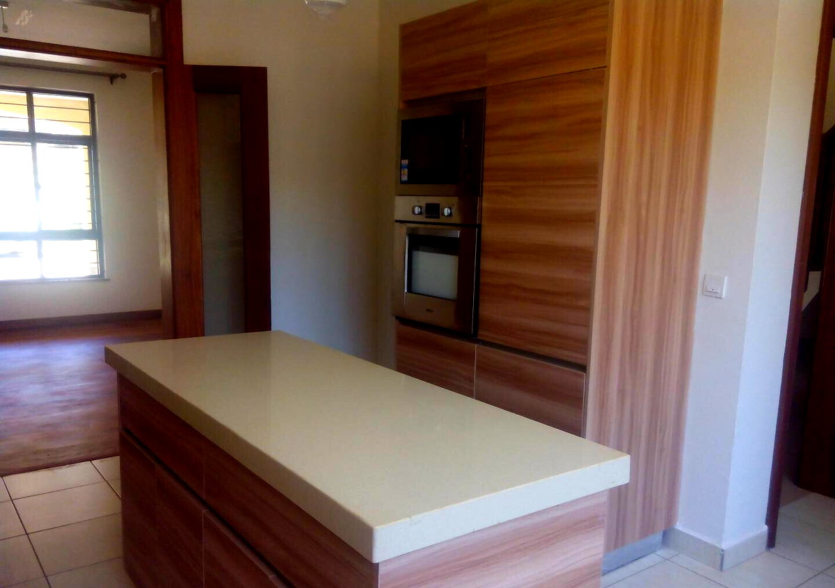 Brand-New 5BR Townhouse with Fireplace & Private Garden - Lavington
