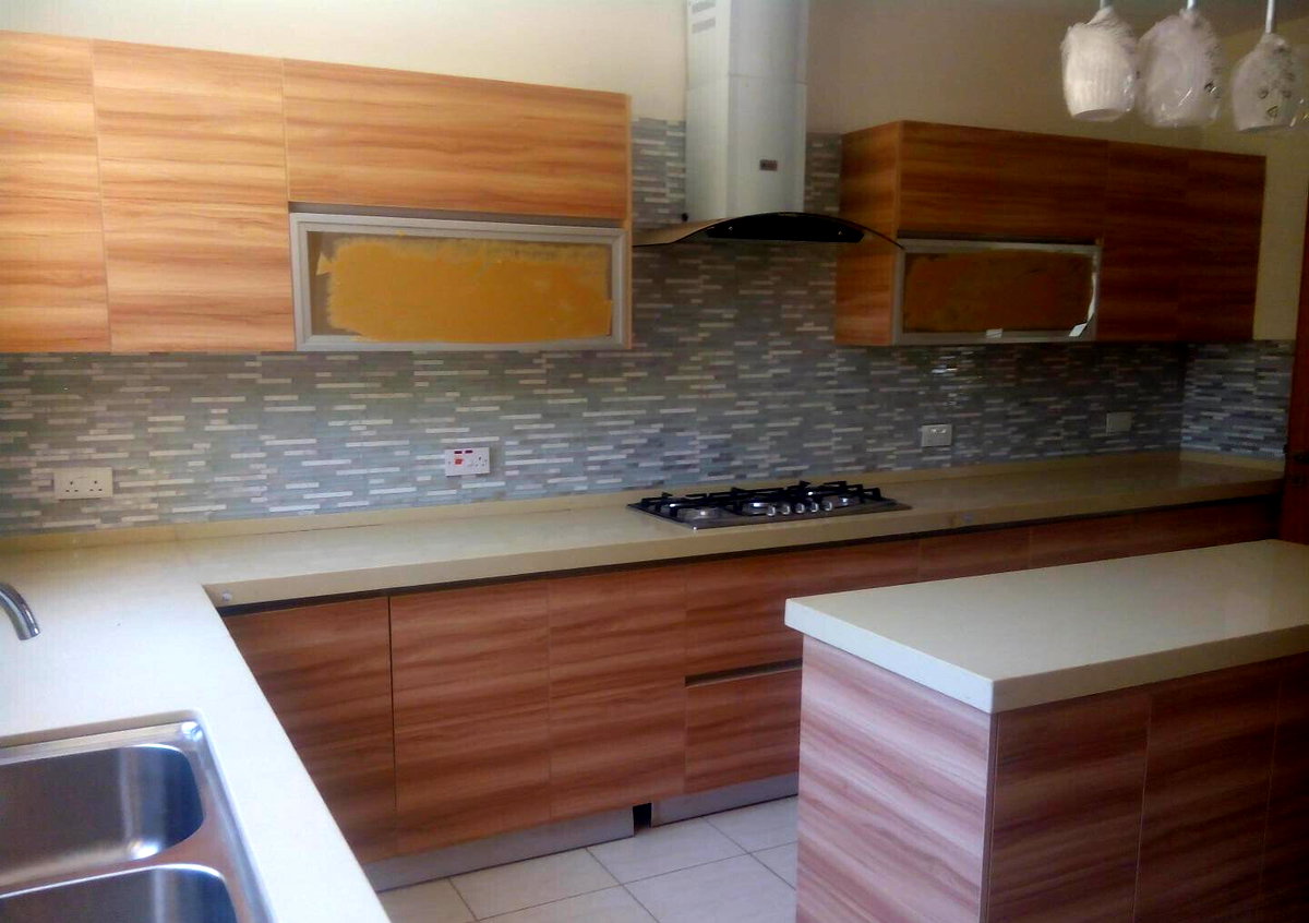 Brand-New 5BR Townhouse with Fireplace & Private Garden - Lavington