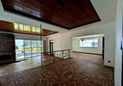 Spacious 4BR Bungalow with Garden
