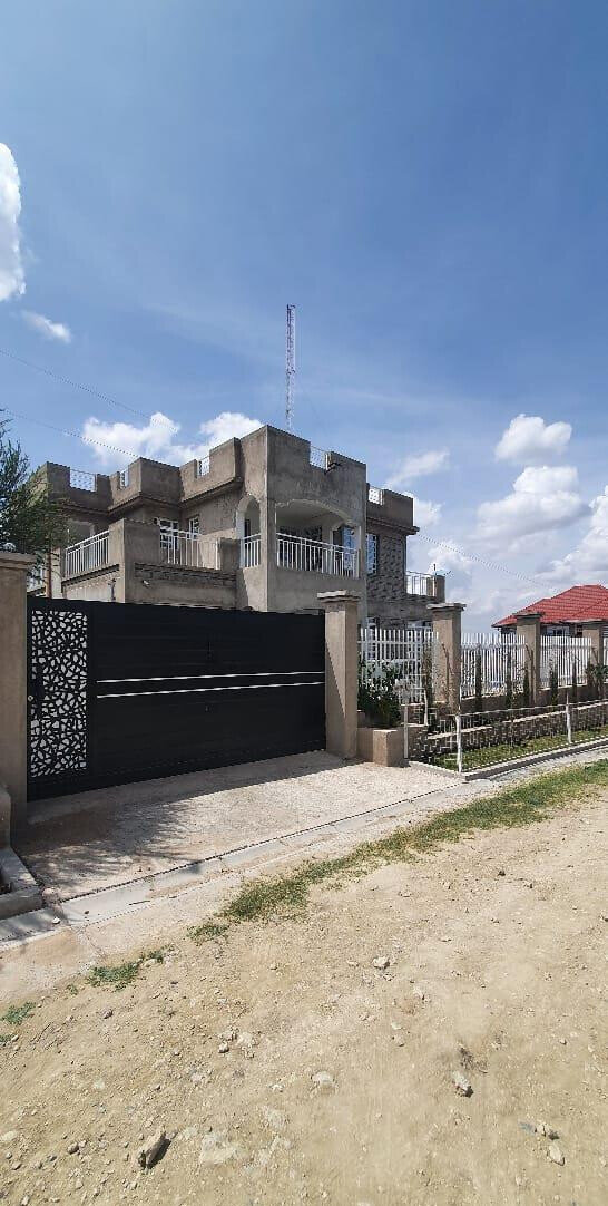 5BR All-Ensuite Maisonette with Study & 4 Balconies - Kitengela