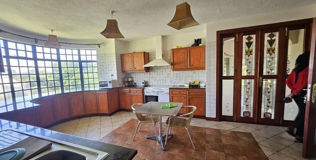 4BR All-Ensuite Townhouse with Converted Garage & Lush Garden - Runda