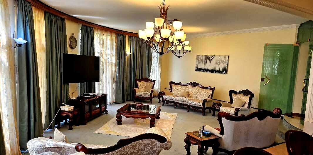4BR All-Ensuite Townhouse with Converted Garage & Lush Garden - Runda