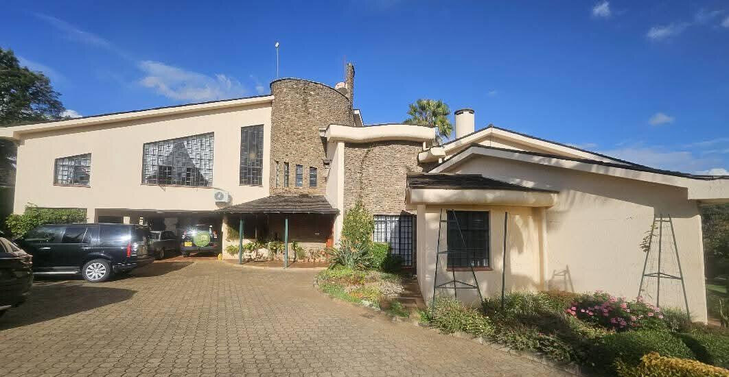 4BR All-Ensuite Townhouse with Converted Garage & Lush Garden - Runda