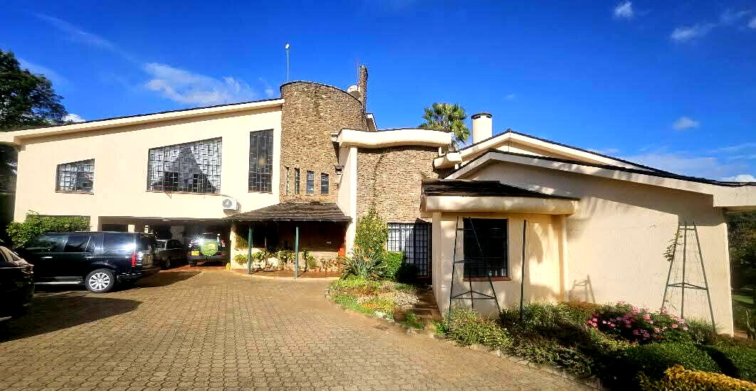 4BR All-Ensuite Townhouse with Converted Garage & Lush Garden - Runda