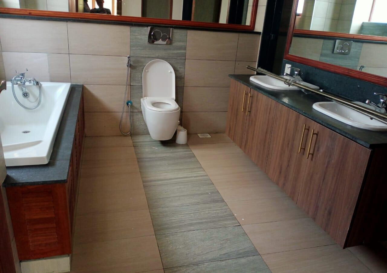 Newly Built 5-Ensuite Townhouse with Jacuzzi & Study - Lavington