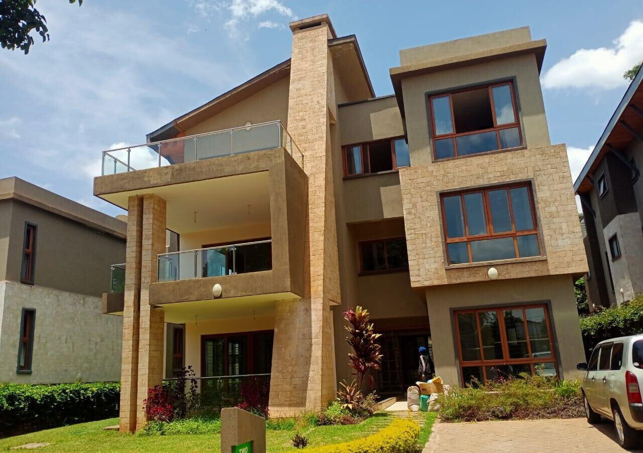 Newly Built 5-Ensuite Townhouse with Jacuzzi & Study - Lavington