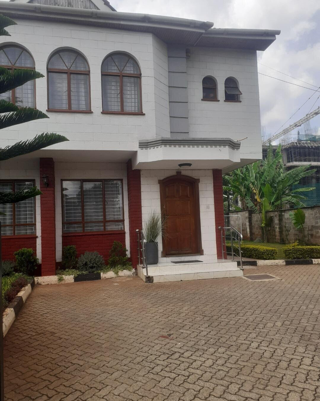 4BR Townhouse with DSQ & Parking for 4 - Westlands