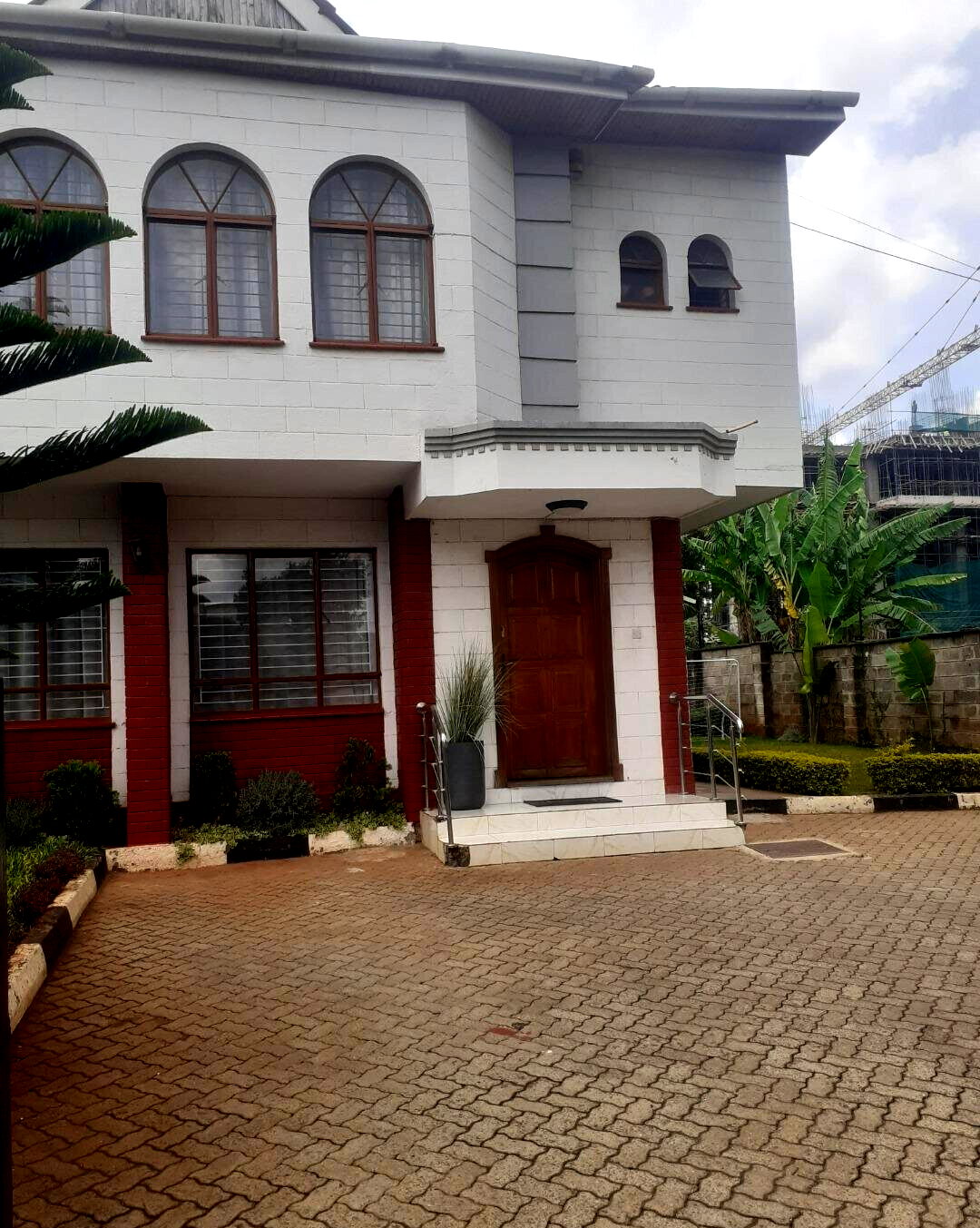 4BR Townhouse with DSQ & Parking for 4 - Westlands