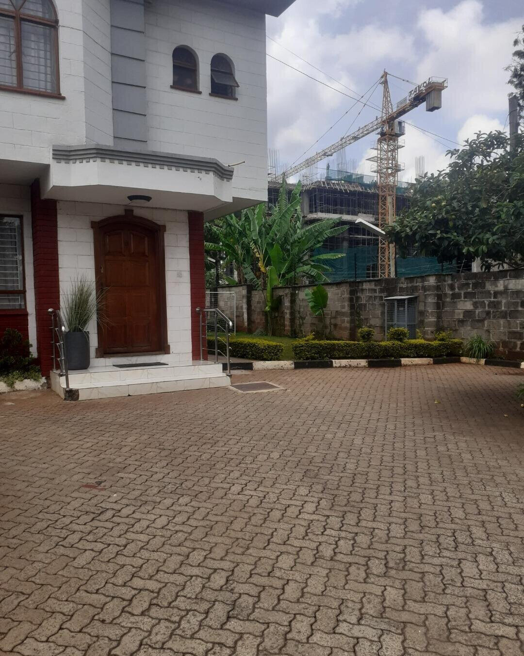 4BR Townhouse with DSQ & Parking for 4 - Westlands
