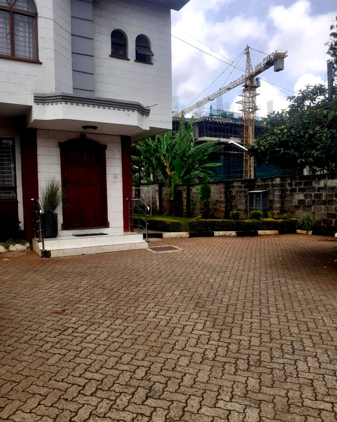 4BR Townhouse with DSQ & Parking for 4 - Westlands