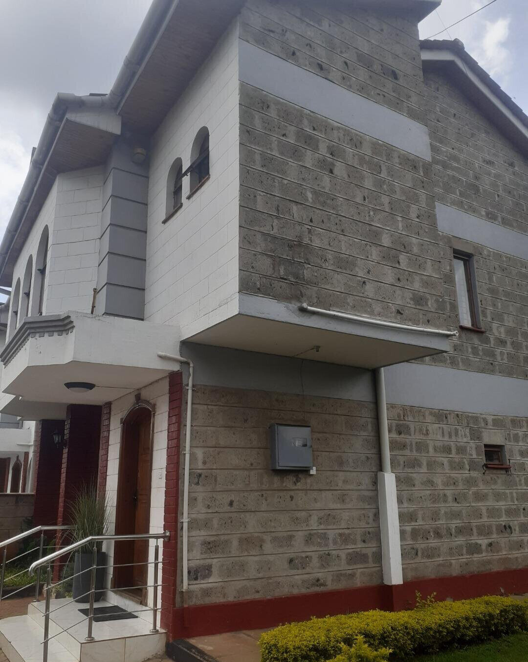 4BR Townhouse with DSQ & Parking for 4 - Westlands