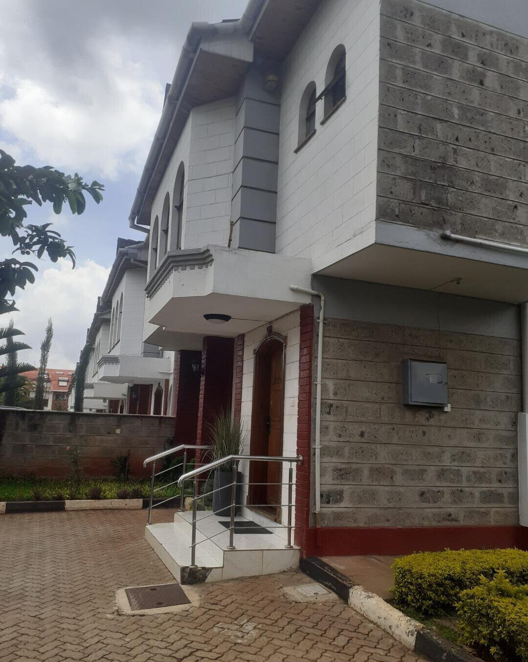 4BR Townhouse with DSQ & Parking for 4 - Westlands