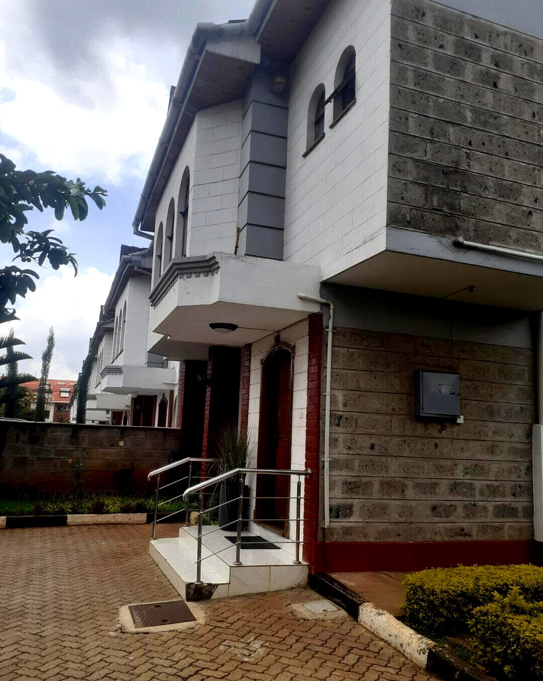 4BR Townhouse with DSQ & Parking for 4 - Westlands