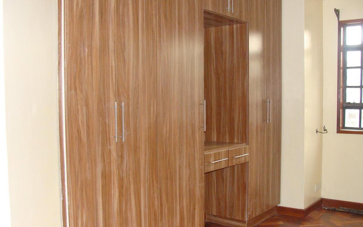 4-Ensuite Townhouse with Sunken Lounge & Fireplace – Karen