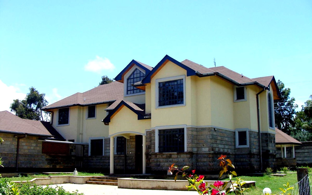 4-Ensuite Townhouse with Sunken Lounge & Fireplace – Karen