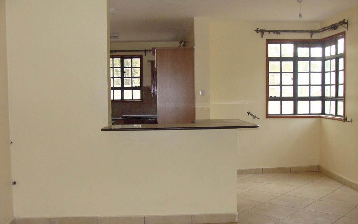 4-Ensuite Townhouse with Sunken Lounge & Fireplace – Karen
