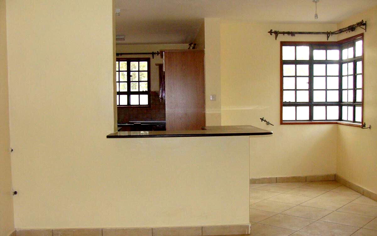 4-Ensuite Townhouse with Sunken Lounge & Fireplace – Karen