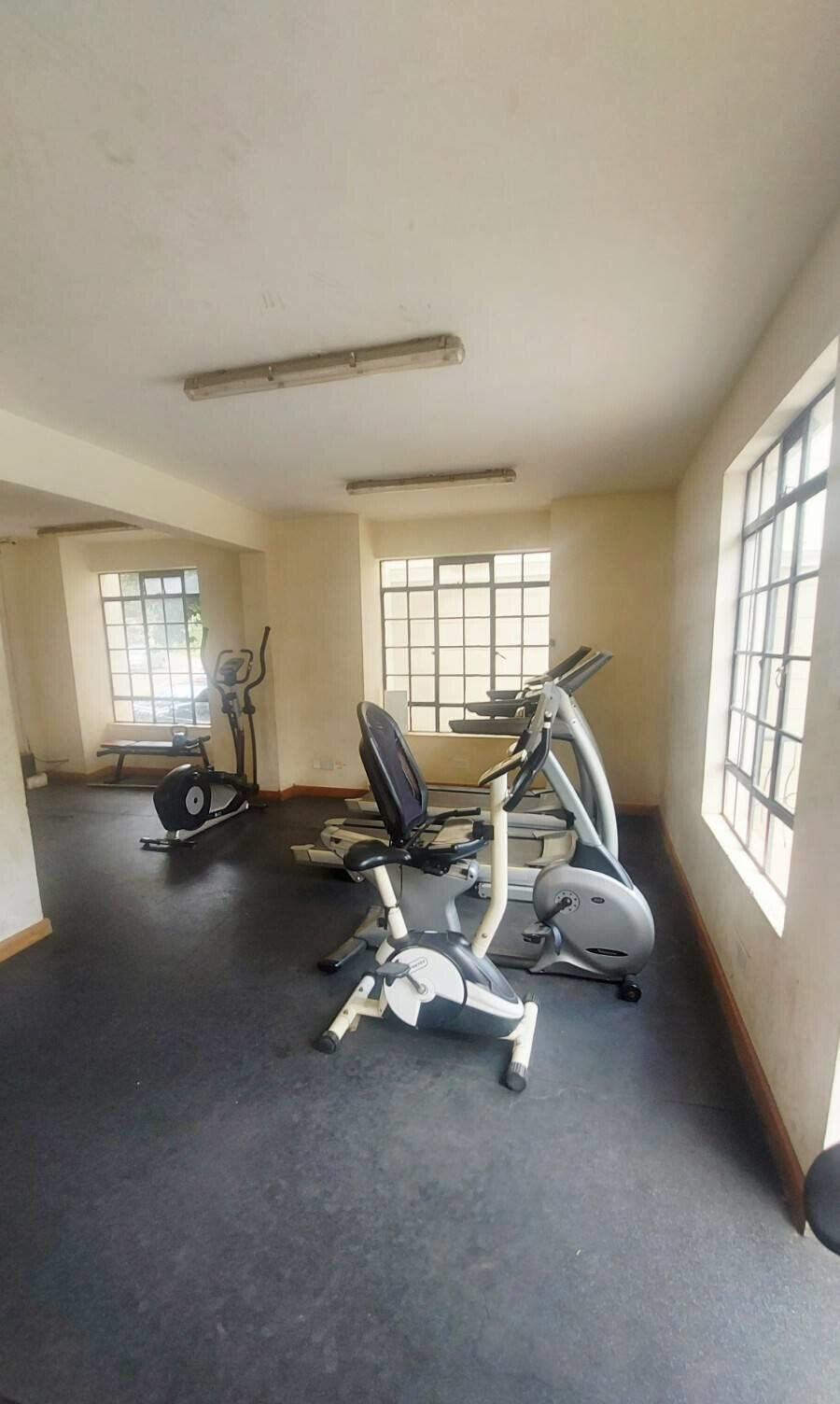 3BR with DSQ & Pool Access - Lavington, Hatheru Road